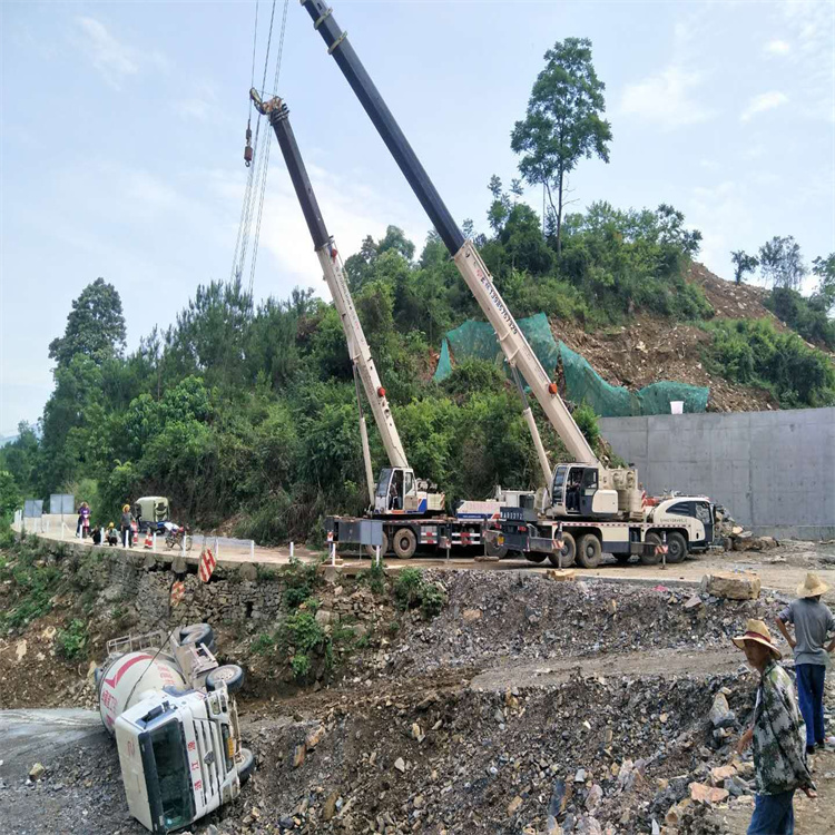 莱芜汽车掉沟里叫吊车救援要多少钱