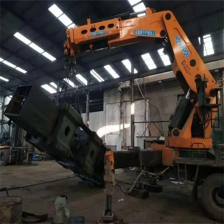 莱芜130吨折臂吊车出租吊机租赁附近电话