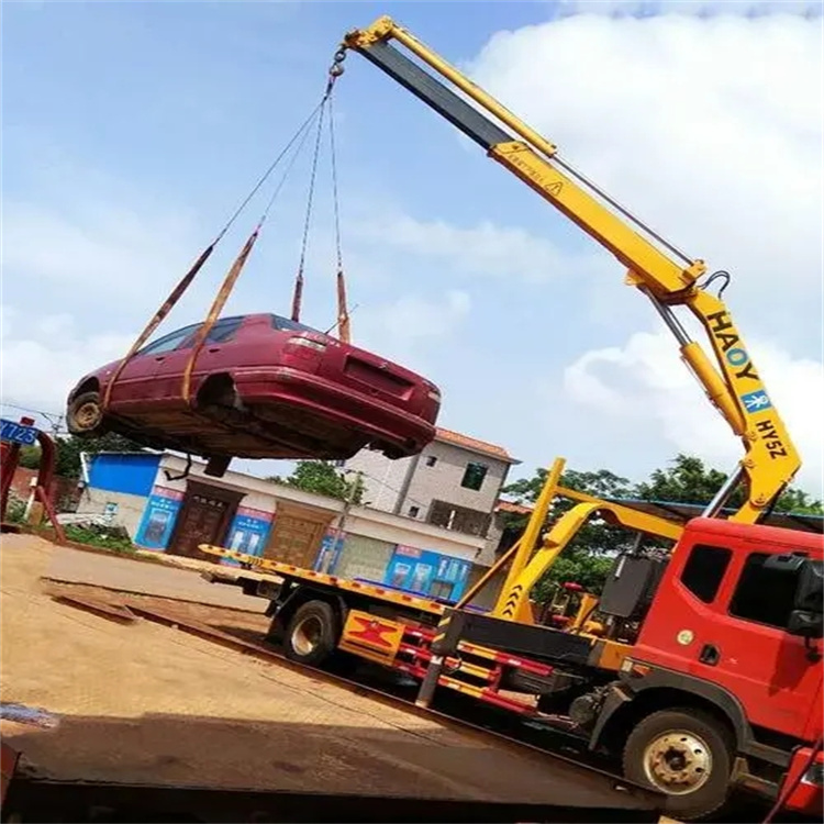 莱芜吊车吊汽车的正确方法